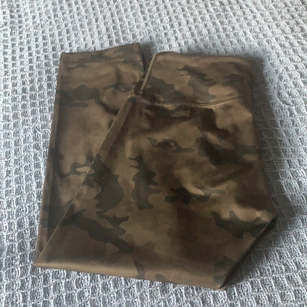 Lululemon Athletica Cropped Camo Legging